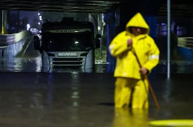 Lluvias causan corte en Ruta 5 y anegamientos en pasos bajo nivel de la capital