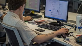 Horarios fijos y presencialidad: más del 70% de los jóvenes prefiere una modalidad de trabajo tradicional