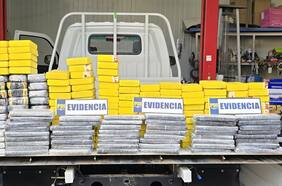 Detienen a cuatro sujetos e incautan más de 200 kilos de droga en operativo en la Región Metropolitana