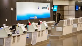 Estados Unidos prohíbe la entrada al país a seis extranjeros por hacer “comentarios despectivos” sobre Charlie Kirk