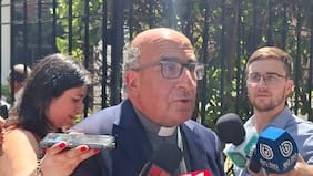 Continúan las visitas a “La Moneda chica”: arzopispo Chomalí se reúne con Kast y le hace entrega de un presente