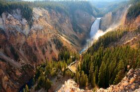 Por qué el éxito de la serie Yellowstone amenaza al icónico parque de Yellowstone