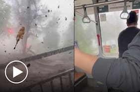 El dramático momento en que el aluvión sorprende a pasajeros en un bus Red