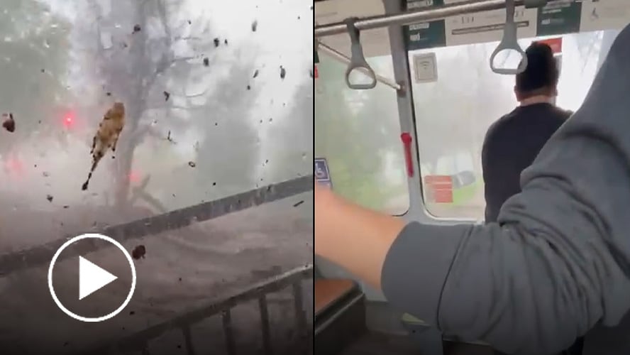 El dramático momento en que el aluvión sorprende a pasajeros en un bus Red