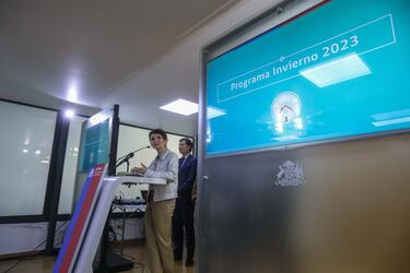 La ministra del Interior y Seguridad Pública, Carolina Tohá, junto al director nacional de Senapred, Álvaro Hormazábal, encabezan reunión de coordinación para revisar los resultados de la implementación del Programa Invierno 2023.