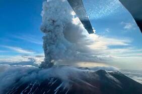 Volcán Krasheninnikov entra en erupción en Rusia tras potente sismo 8.8