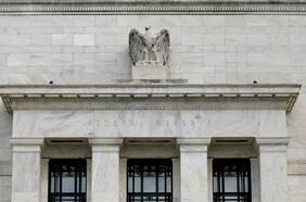 Fed mantiene tasas y afirma que la economía de EEUU se sigue fortaleciendo