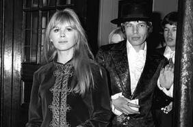 La estrecha relación de Marianne Faithfull con The Rolling Stones (y cómo influyó en su vida)