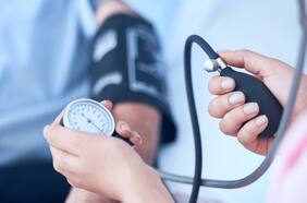 Estos 8 aditivos alimentarios se relacionan con un mayor riesgo de hipertensión arterial, según un estudio