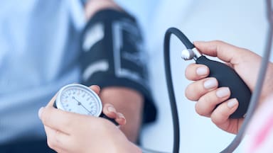 Estos 8 aditivos alimentarios se relacionan con un mayor riesgo de hipertensión arterial, según un estudio