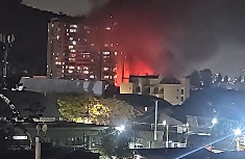 Incendio arrasa dos cités en Recoleta y deja 16 familias damnificadas