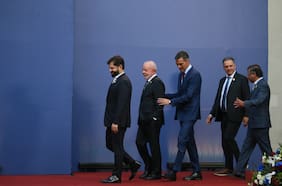 Deslucida cumbre por la democracia