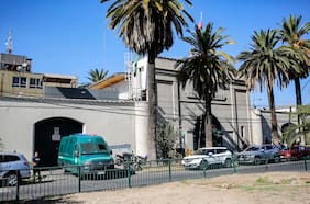 Fuga de dos presos desde la ex Penitenciaría agrava crisis de Gendarmería y Fiscalía inicia investigación