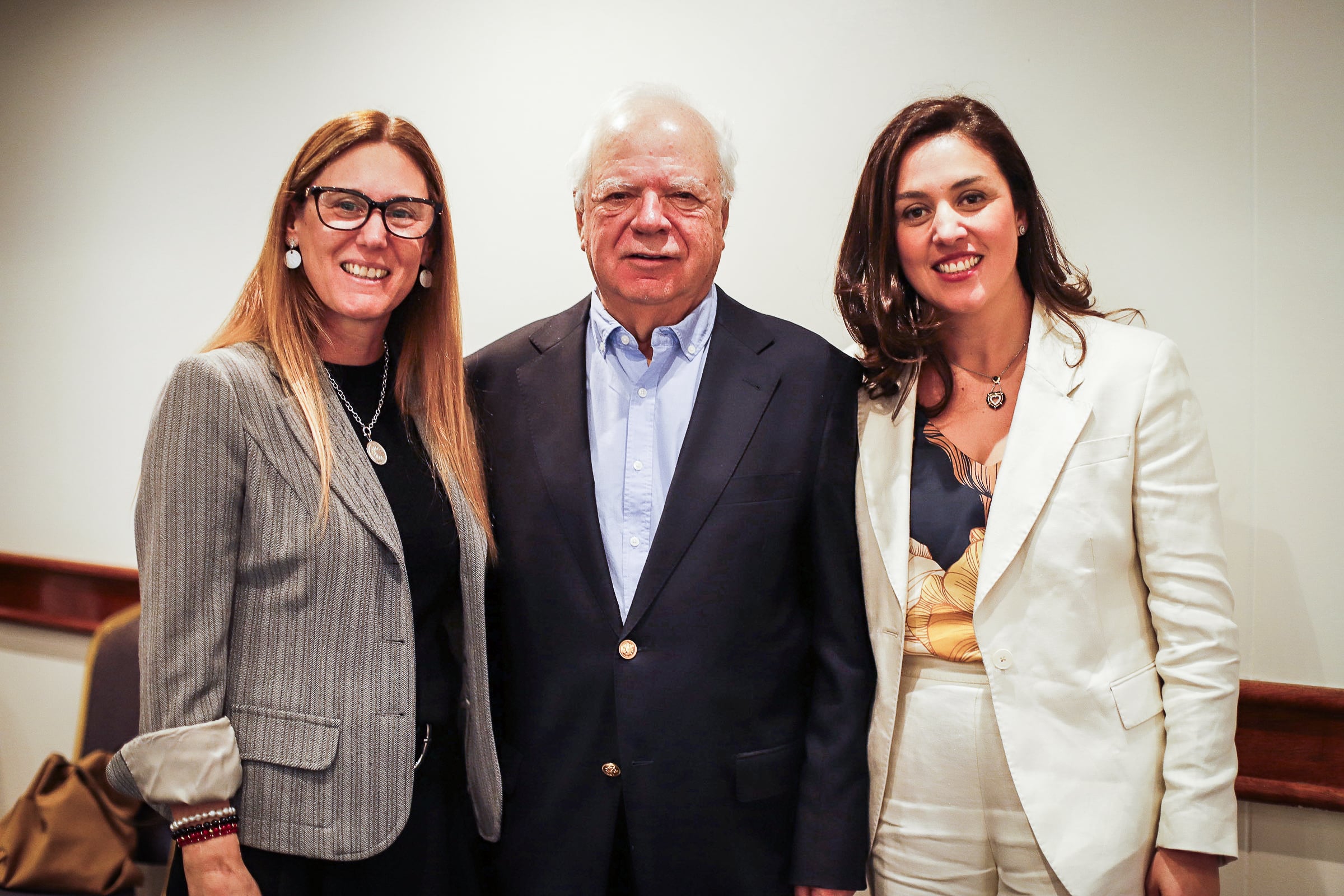 De izquierda a derecha: Catalina Silva, gerenta general de las sociedades Cascadas; Rafael Guilisasti, presidente; y Francisca Ponce, vicepresidenta.