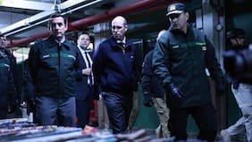 Ministro Arrau y Rabat encabezan operativo en Colina 2: se decomisaron 200 armas cortopunzantes y 33 teléfonos celulares