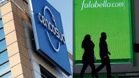 La dotación de Falabella y Cencosud se reduce en 5 mil trabajadores este año en los países donde operan