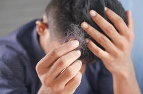 Nutricionistas recomiendan 7 alimentos para evitar la caída del cabello