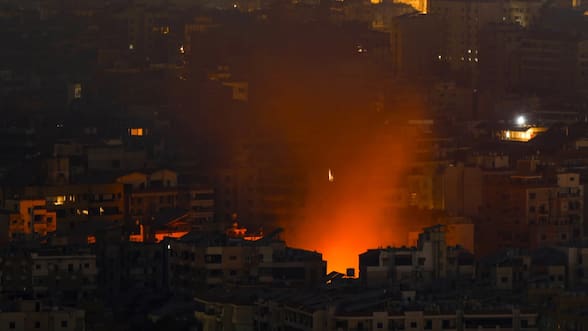 Israel anuncia ataques contra Hezbolá en todo Líbano en respuesta a lanzamiento de cohetes en represalia por muerte de Jamenei