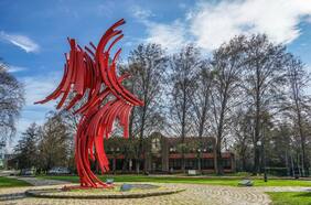 Exrector de la U. de Talca recibió sueldos sobre $17 millones: Contraloría advierte que su actual contrato está fuera de norma