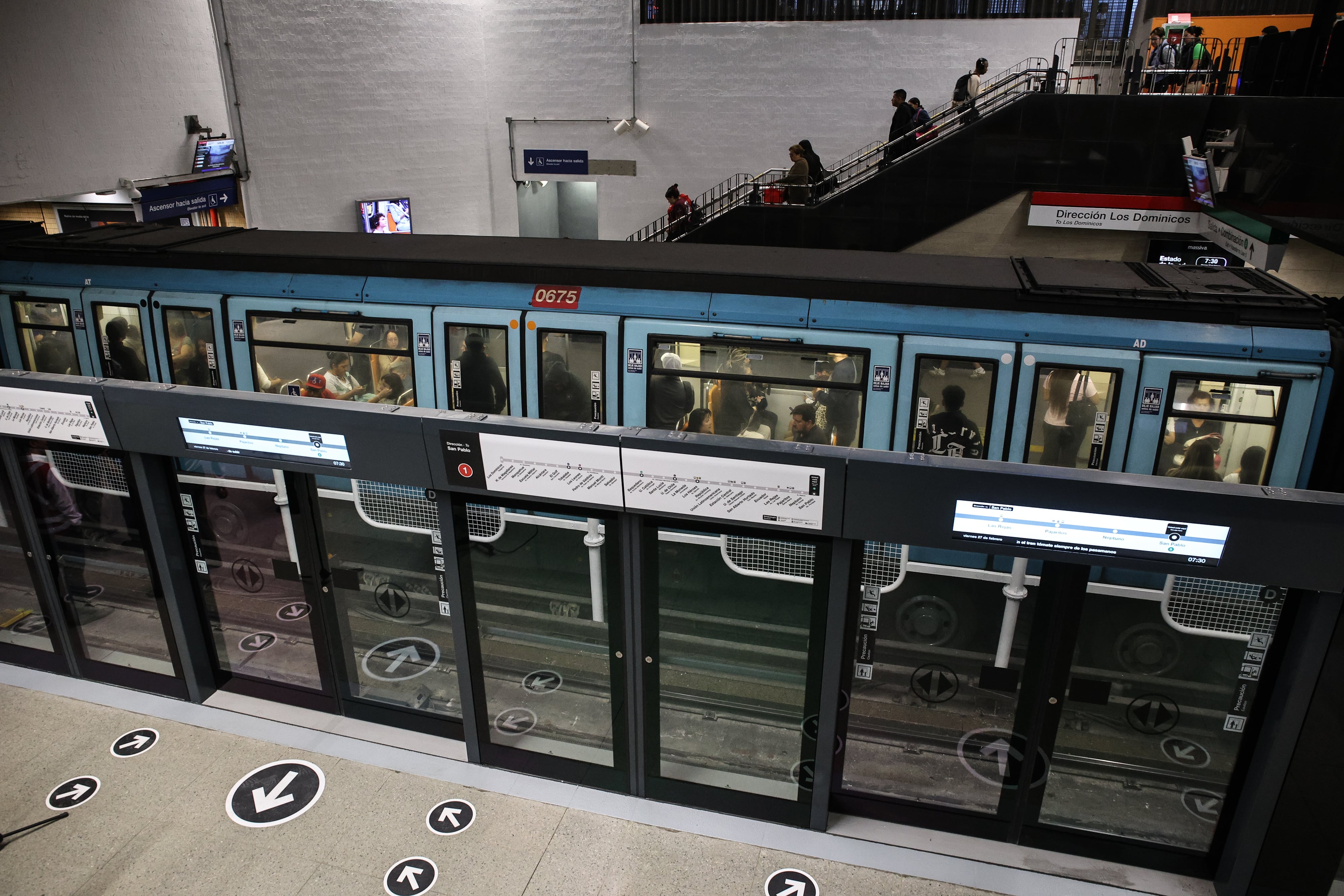 Cómo avanza la instalación de puertas de andén en la Línea 1 de Metro y el refuerzo de seguridad tras una tragedia