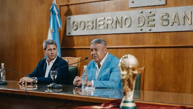 Escándalo en Argentina: allanan la sede de la AFA y a 17 clubes por nexos con financiera ligada a Chiqui Tapia