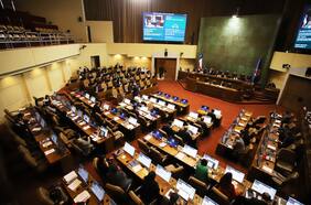 Condonación del CAE recibe críticas de la oposición y advierte que enredaría pacto fiscal