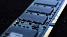 Escasez y alza de precios de memoria RAM golpean a la industria tecnológica mundial
