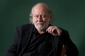 “El maestro del apocalipsis”: una mirada literaria a László Krasznahorkai, el Premio Nobel de Literatura 2025