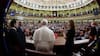 León XIV se reúne con víctimas de abusos en España y pide a los obispos “cambios reales de sanación”
