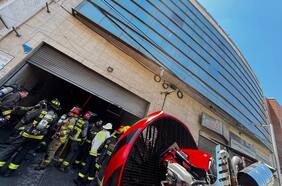 Incendio afecta a bodega textil subterránea en barrio Meiggs: descartan peligro de propagación