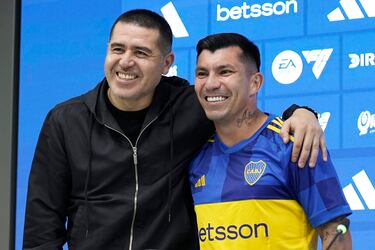 Juan Román Riquelme reacciona al choque entre Boca Juniors y la UC en Copa Libertadores: “A Gary Medel lo adoro, es mi amigo”