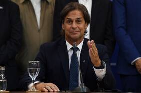 Detenido jefe de seguridad del Presidente uruguayo Luis Lacalle por falsificar pasaportes para rusos