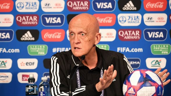 Jefe de los árbitros de la FIFA valida decisiones en el duelo entre Argentina y Egipto