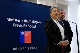 Oficialismo se divide ante decisión de congelar reforma previsional y Chile Vamos endurece el tono contra ministra Jara