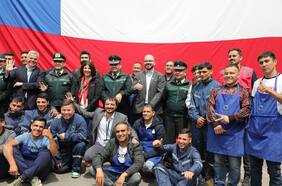 Ministros de Justicia y Desarrollo Social y director de Gendarmería asisten a encuentro que incentiva la reinserción de presos