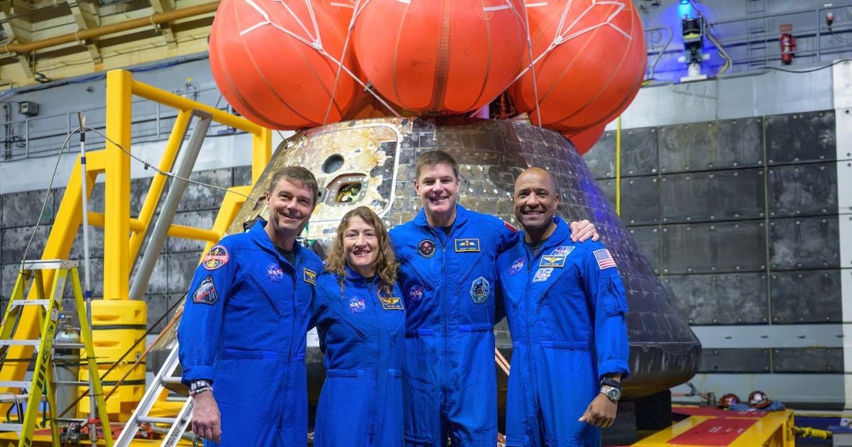 INTEGRITY REGRESA: ASTRONAUTAS DESCRIBEN EXPERIENCIA LUNAR