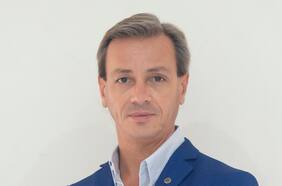 Luis Ortigoza, director del Ballet de Santiago: “Soy un convencido defensor de la paridad de género en el ballet”