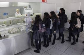 El contraataque de la empresa acusada por Junaeb de pagos irregulares: pide inhabilidad de su director por parcialidad