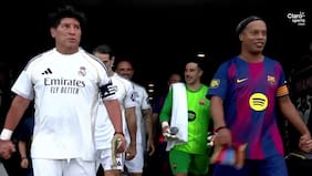 Con Ronaldinho y otros cracks: Iván Zamorano y Claudio Bravo animaron el clásico de leyendas entre Real Madrid y Barcelona