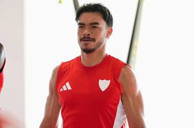 Contra el tiempo: la complicada operación que debe hacer el Sevilla para inscribir a Gabriel Suazo en LaLiga