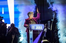 El que no salta es paco