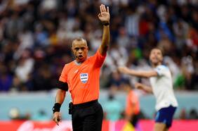 Desde Edson Puch hasta Lionel Messi: las numerosas polémicas de Wilton Sampaio, el árbitro que sacó de quicio a Francia e Inglaterra en el Mundial