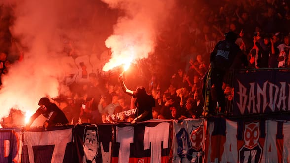 “Qué saben de robarse un bote para entrar al estadio”: querella de Everton revela cómo la barra de la U ingresó pirotecnia