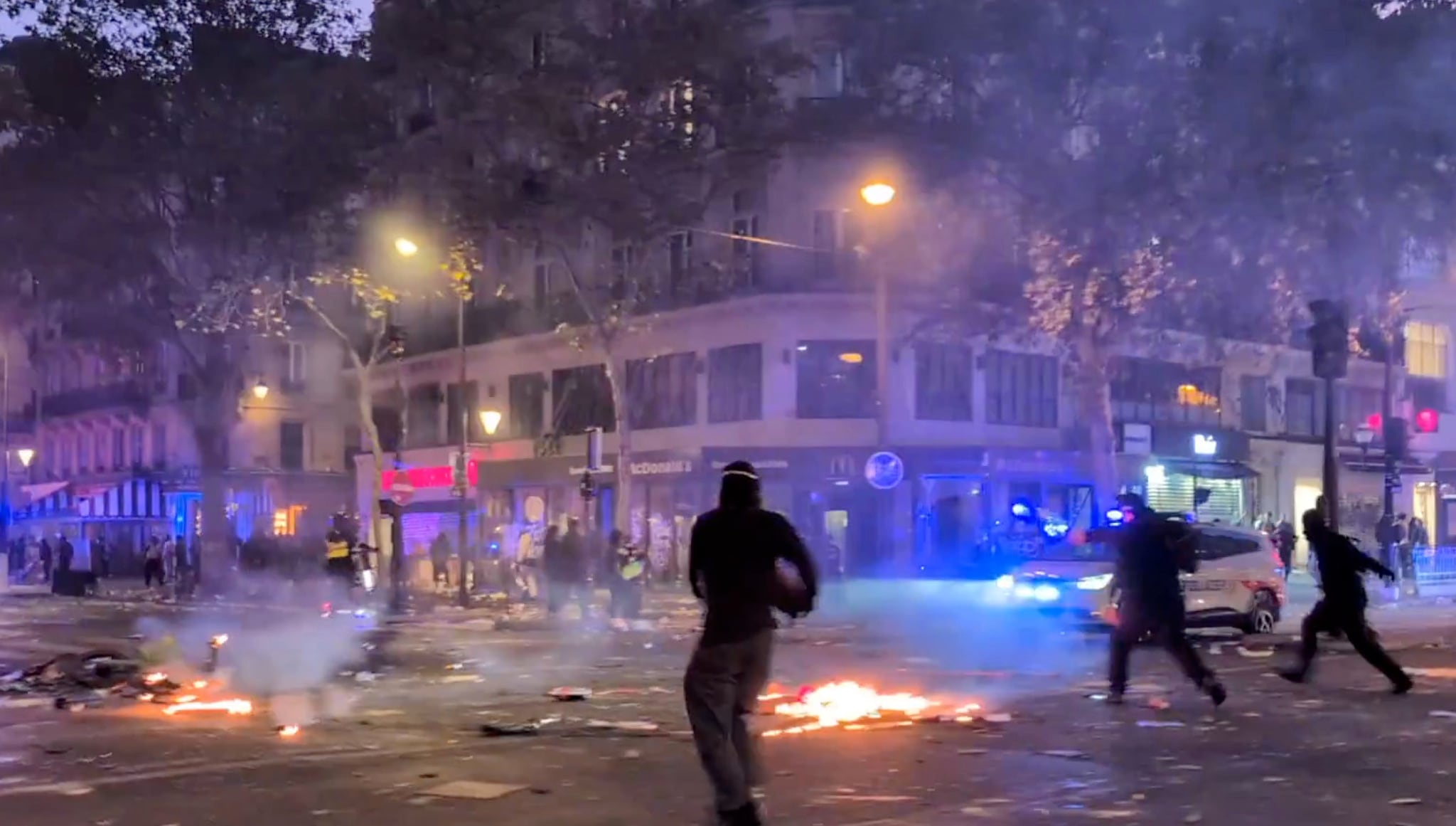 Enfrentamientos entre la policía y manifestantes deja más de mil detenidos en Francia: Macron advirtió que serán “castigados”