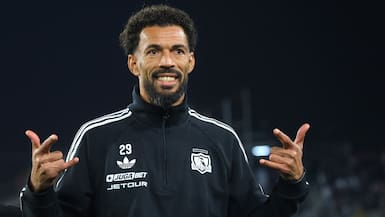 Vozinha aborda su llegada a Colo Colo y un eventual retiro: “He hablado de parar, pero tengo que pensar con calma”
