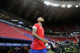 Arturo Vidal tiene su propia lata de cerveza y logró emular a su amigo Lio Messi