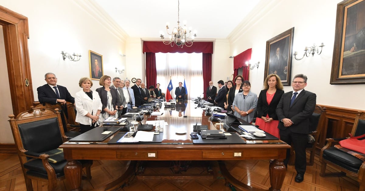 Corte Suprema busca revertir absoluciones de jueces que viajaron al extranjero con licencia médica
