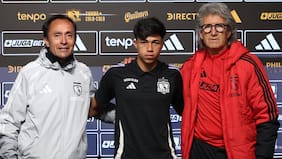 La nueva joya de Colo Colo firma su primer contrato como profesional: “Era lo que soñaba de pequeño”
