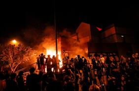 Gobernador de Minnesota decreta toque de queda en Minneapolis en el marco de violentas protestas por asesinato de George Floyd