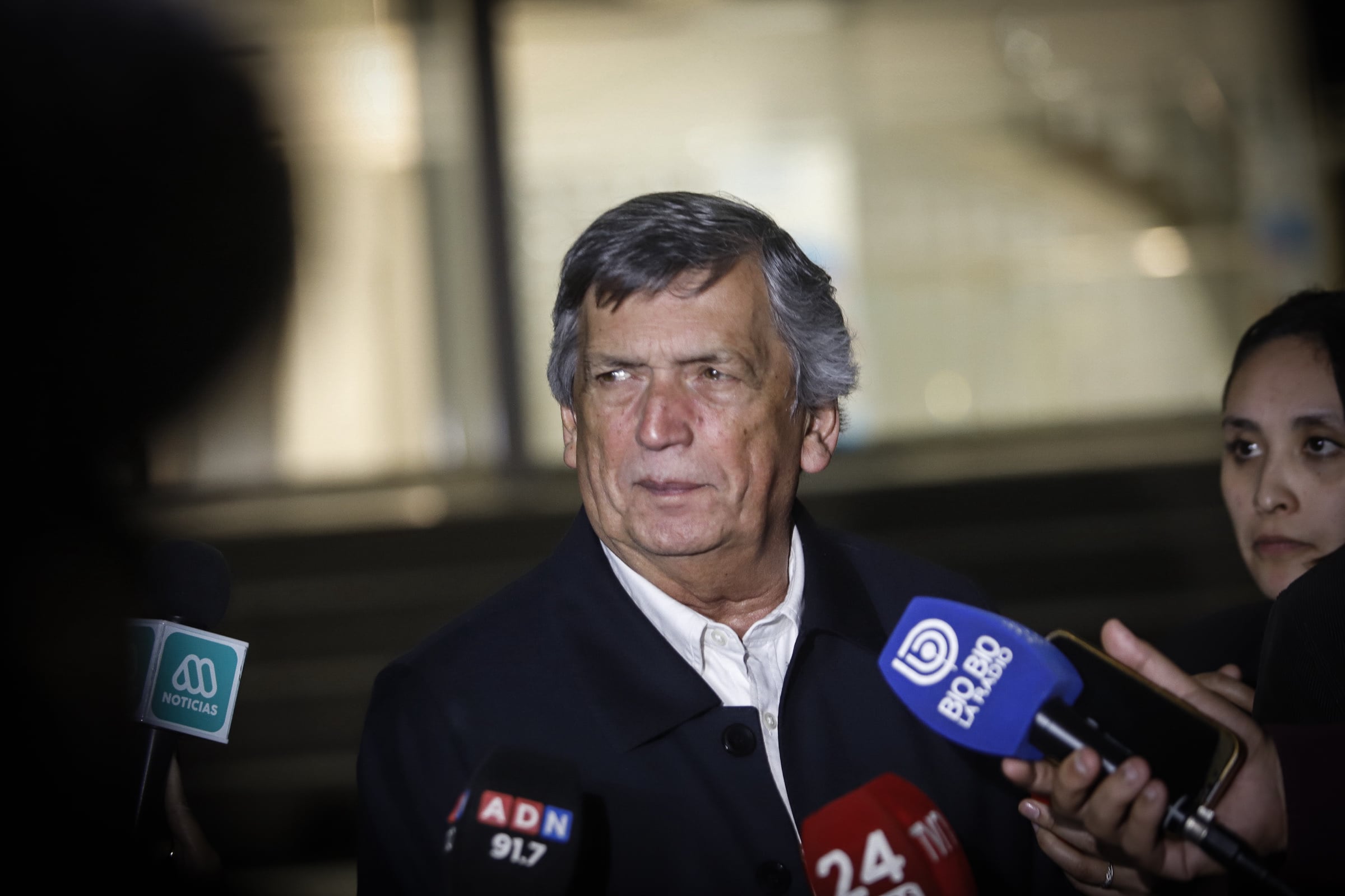 Lautaro Carmona explica rechazo del PC a condena a gobiernos totalitarios en reforma al sistema político